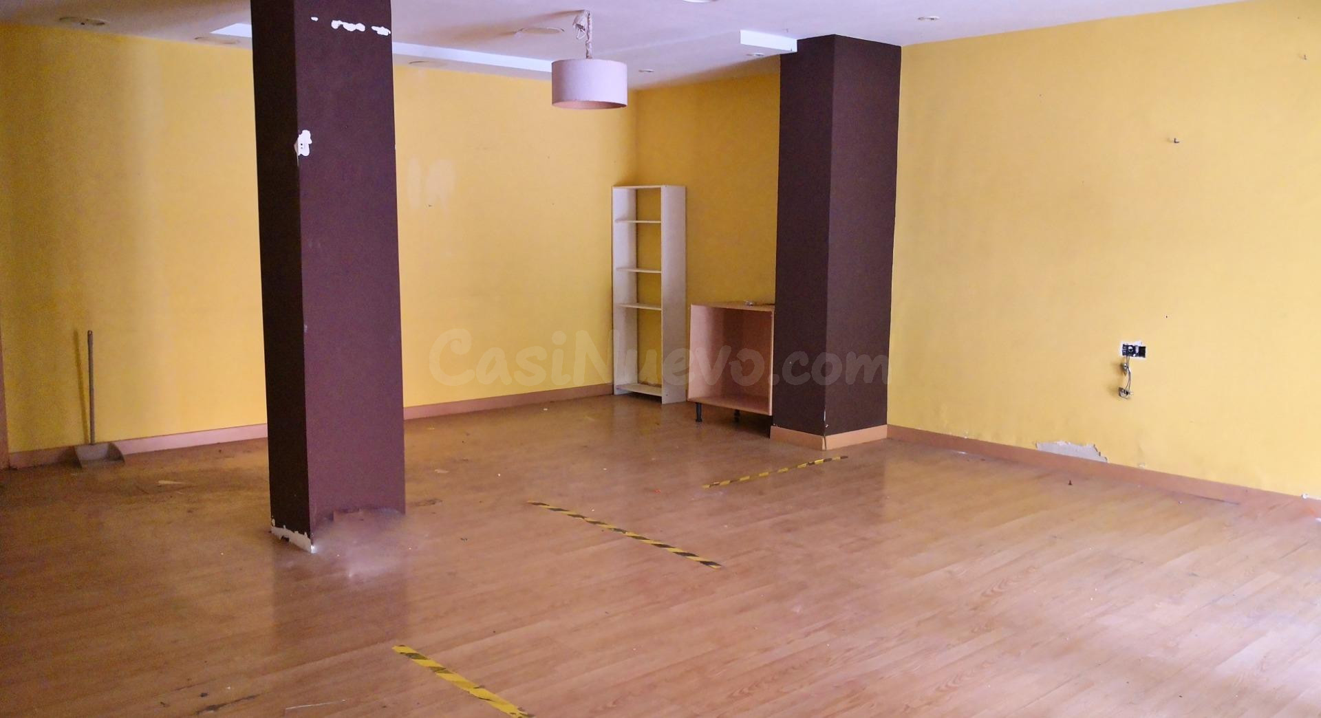 SE VENDE LOCAL COMERCIAL EN NUEVA ANDALUCIA - foto 4