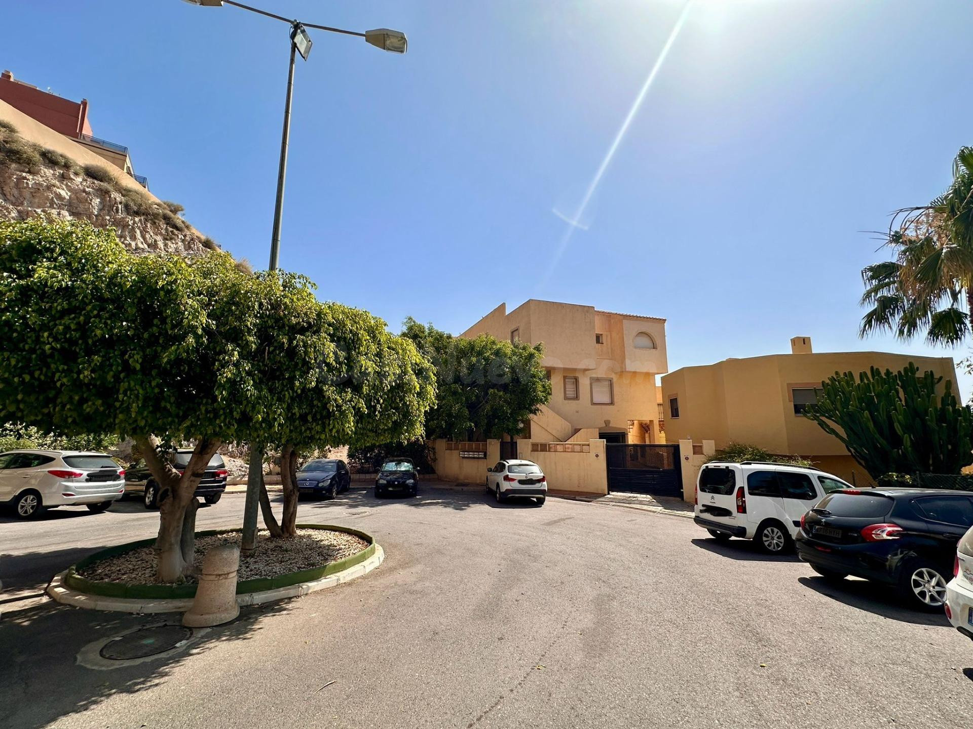 SE VENDE FANTASTICA CASA EN LA ENVÍA GOLF - foto 2