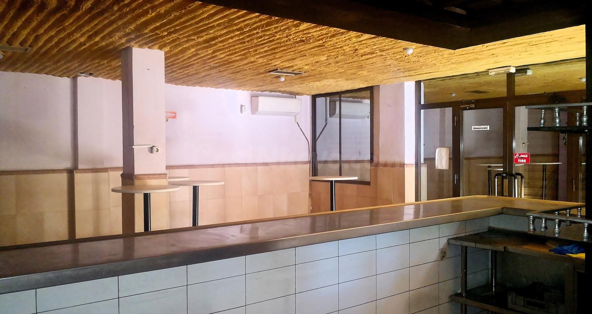 SE VENDE LOCAL COMERCIAL CON LICENCIA PARA BAR - foto 2