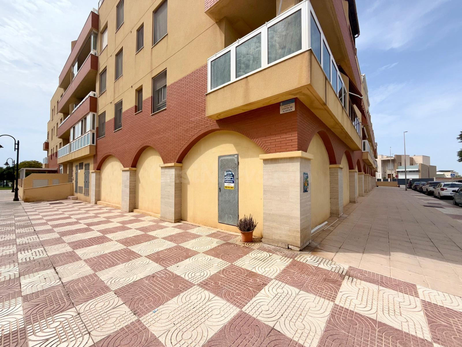 LOCAL COMERCIAL EN ALQUILER EN AGUADULCE SUR - foto 2