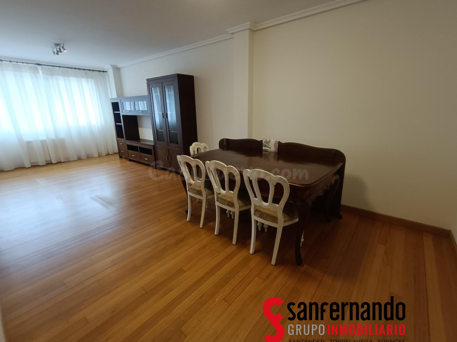 Se alquila piso de tres habitaciones con dos baños y dos pla - foto 2