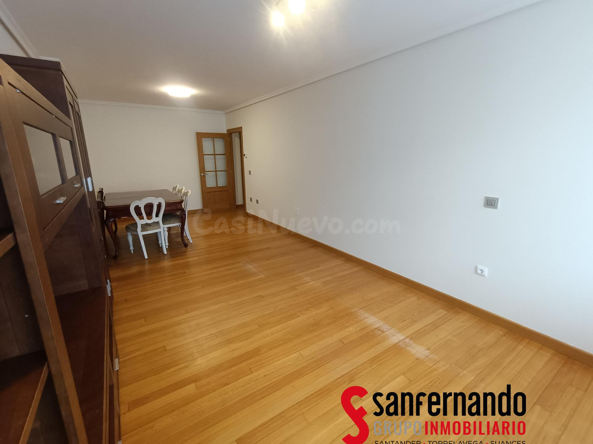 Se alquila piso de tres habitaciones con dos baños y dos pla - foto 3
