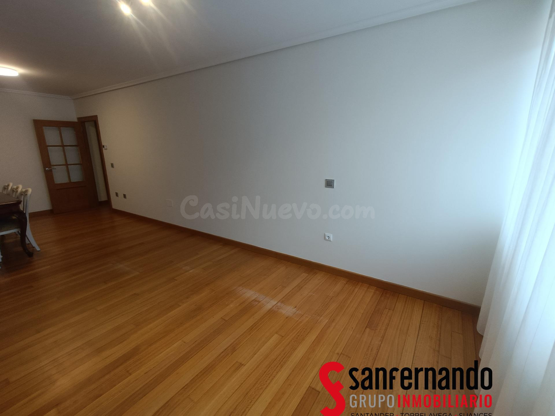 Se alquila piso de tres habitaciones con dos baños y dos pla - foto 4