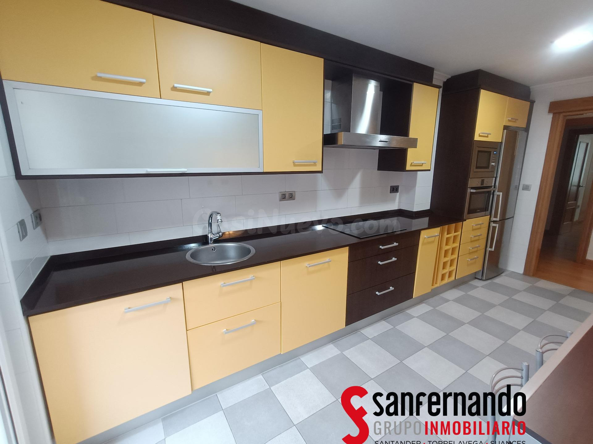 Se alquila piso de tres habitaciones con dos baños y dos pla - foto 5