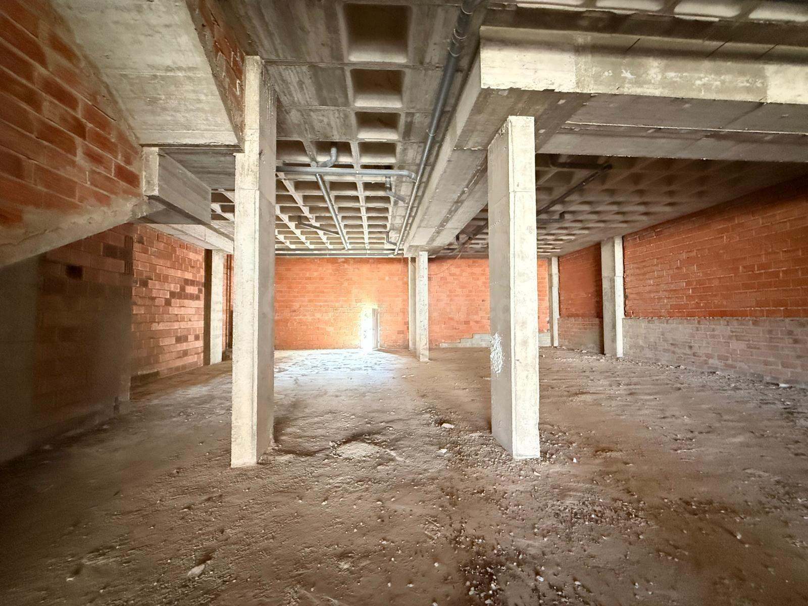 LOCAL COMERCIAL EN ALQUILER - foto 2