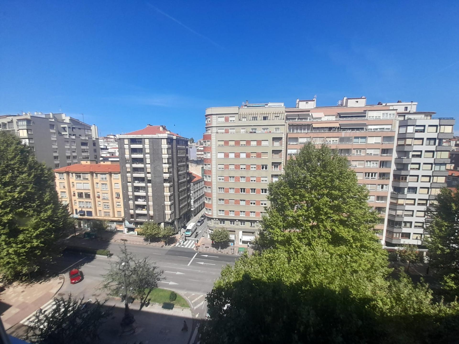 Piso en Calle Vargas, zona de Numancia en Santander. - foto 5