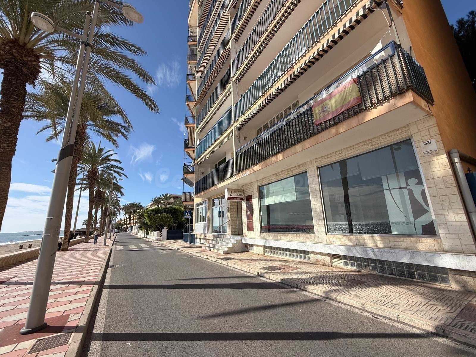 VENTA DE OFICINAS EN EL PASEO MARÍTIMO DE AGUADULCE