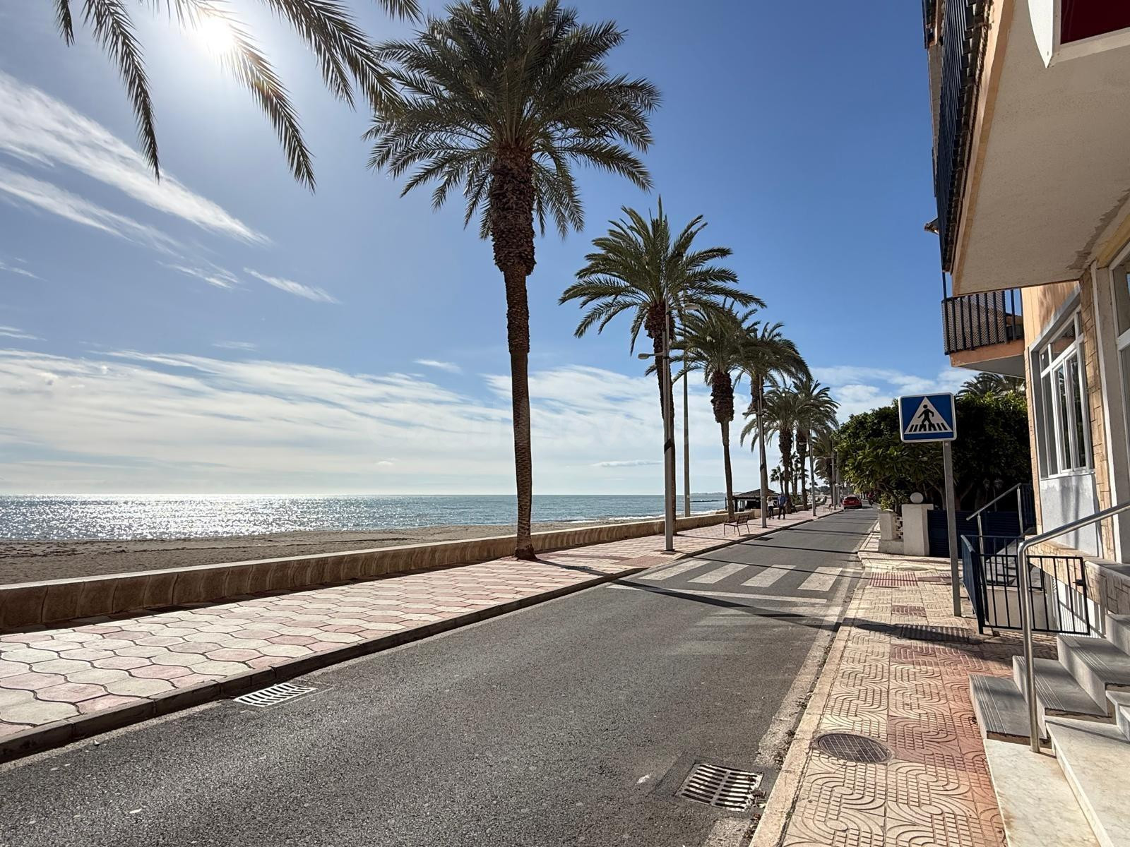 VENTA DE OFICINAS EN EL PASEO MARÍTIMO DE AGUADULCE - foto 3
