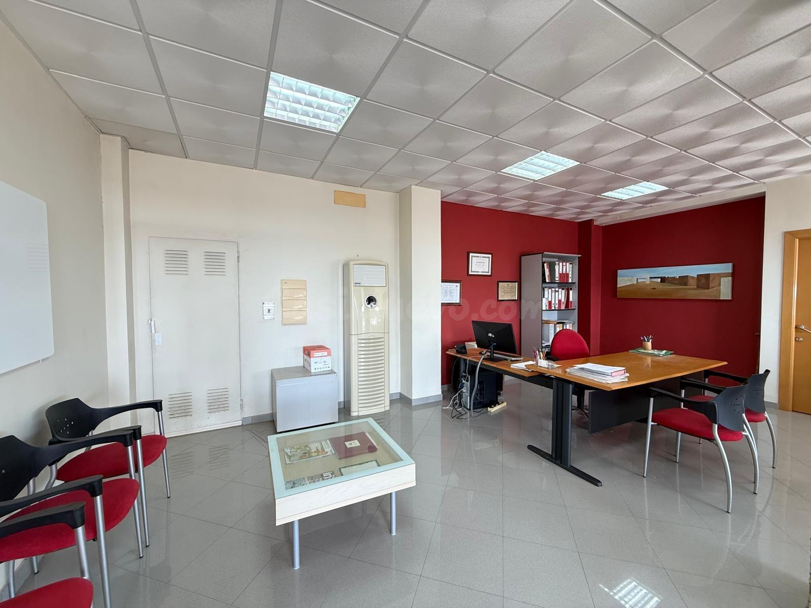 VENTA DE OFICINAS EN EL PASEO MARÍTIMO DE AGUADULCE - foto 4