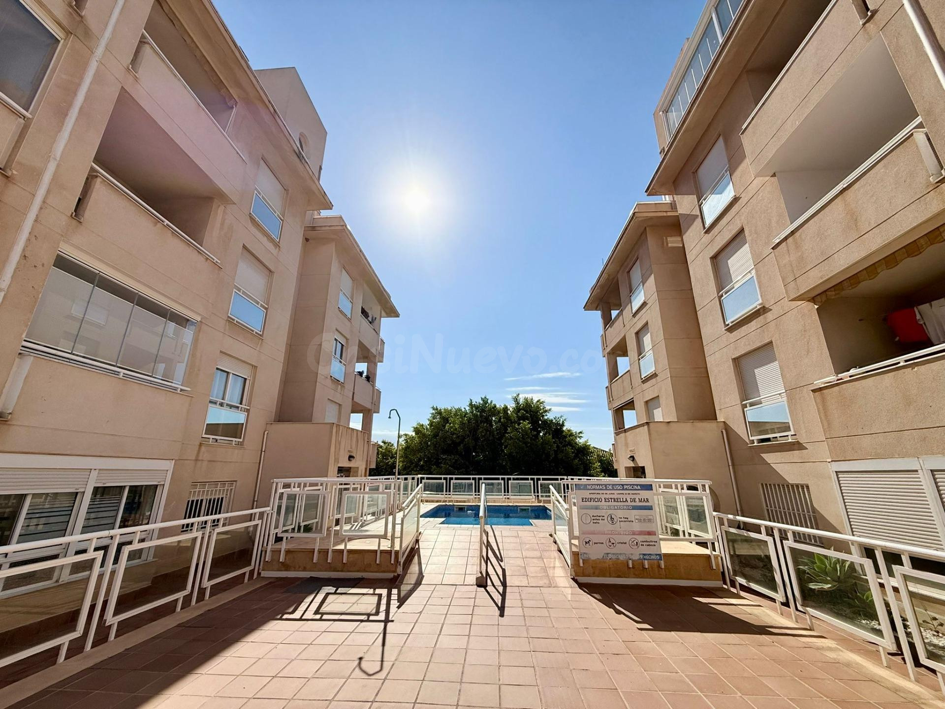 PRECIOSO PISO DE DOS DORMITORIOS CON PISCINA CERCA DEL MAR - foto 5