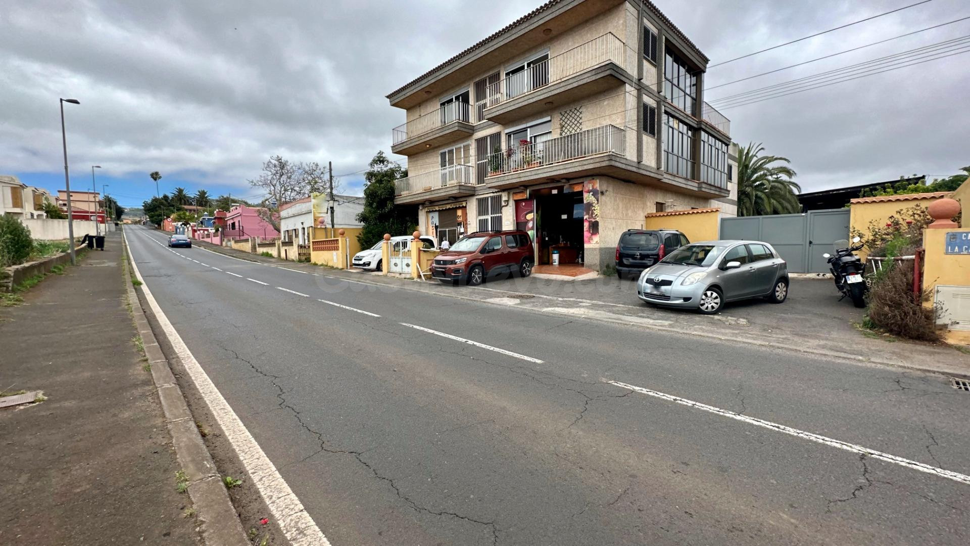EDIFICIO DE TRES PLANTAS EN EL ORTIGAL. SAN CRITOBAL DE LA L