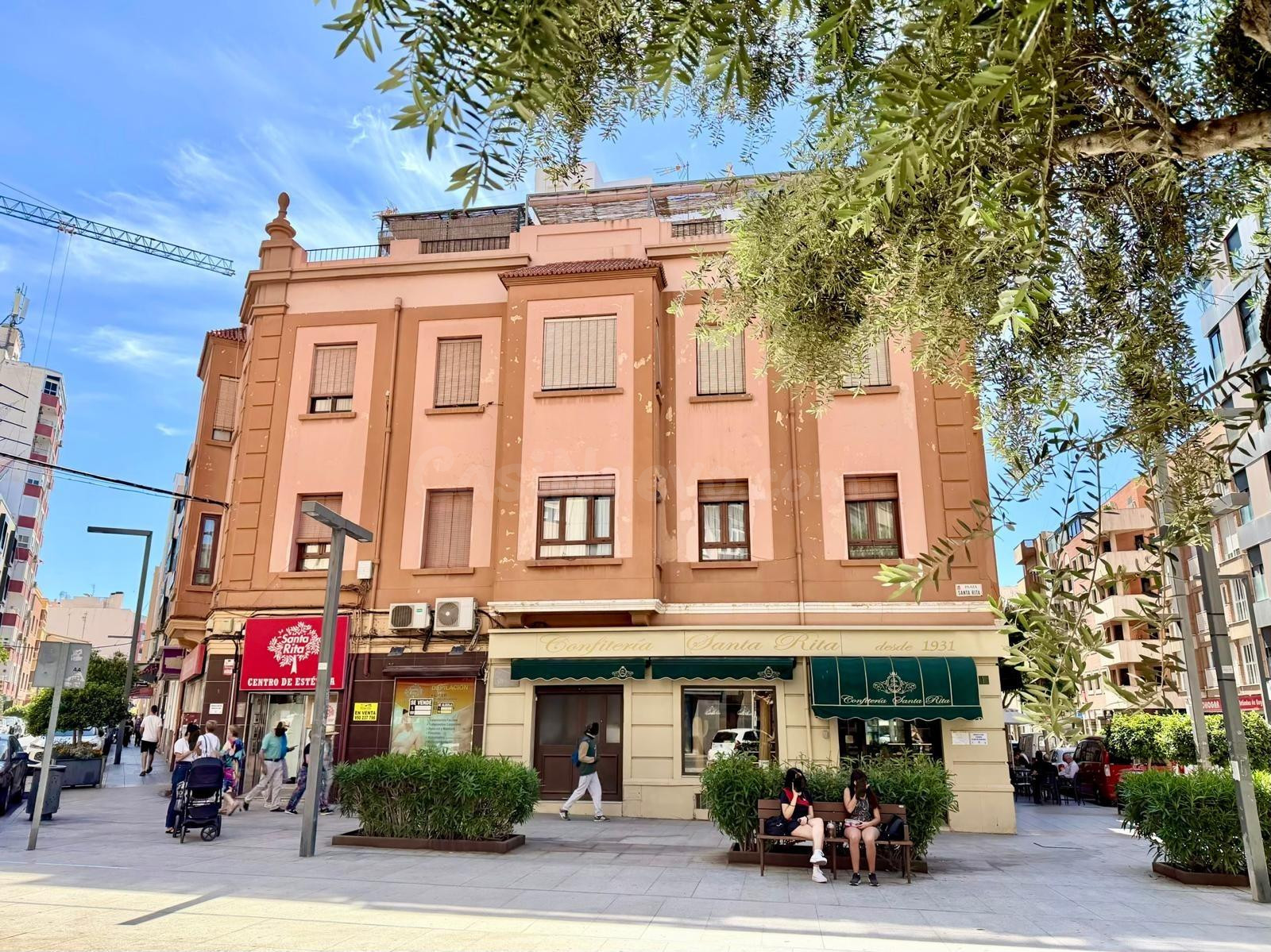 SE VENDE LOCAL COMERCIAL CON 72 M2 EN ZONA ALTAMIRA (ALMERIA)