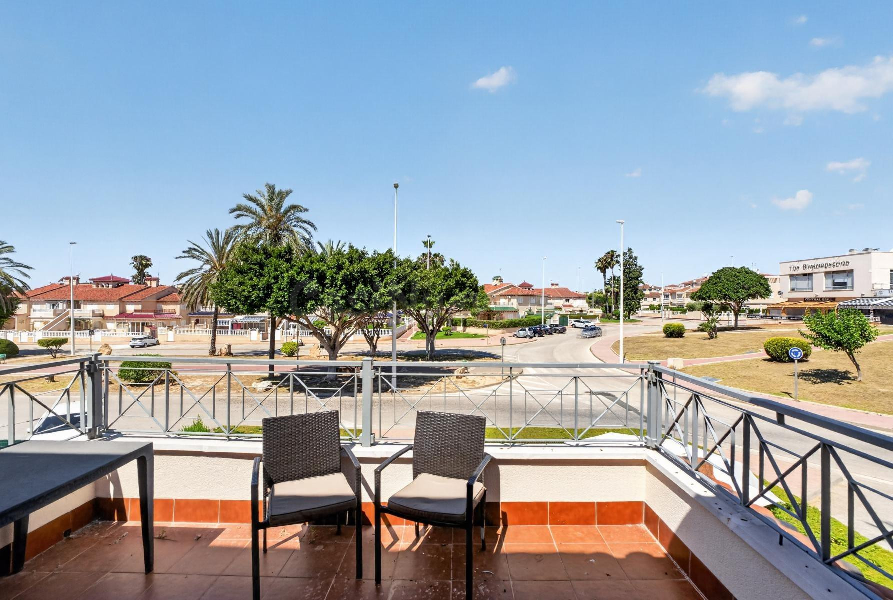 Residencial Zeniamar VIII – Acogedor adosado en esquina con  - foto 3