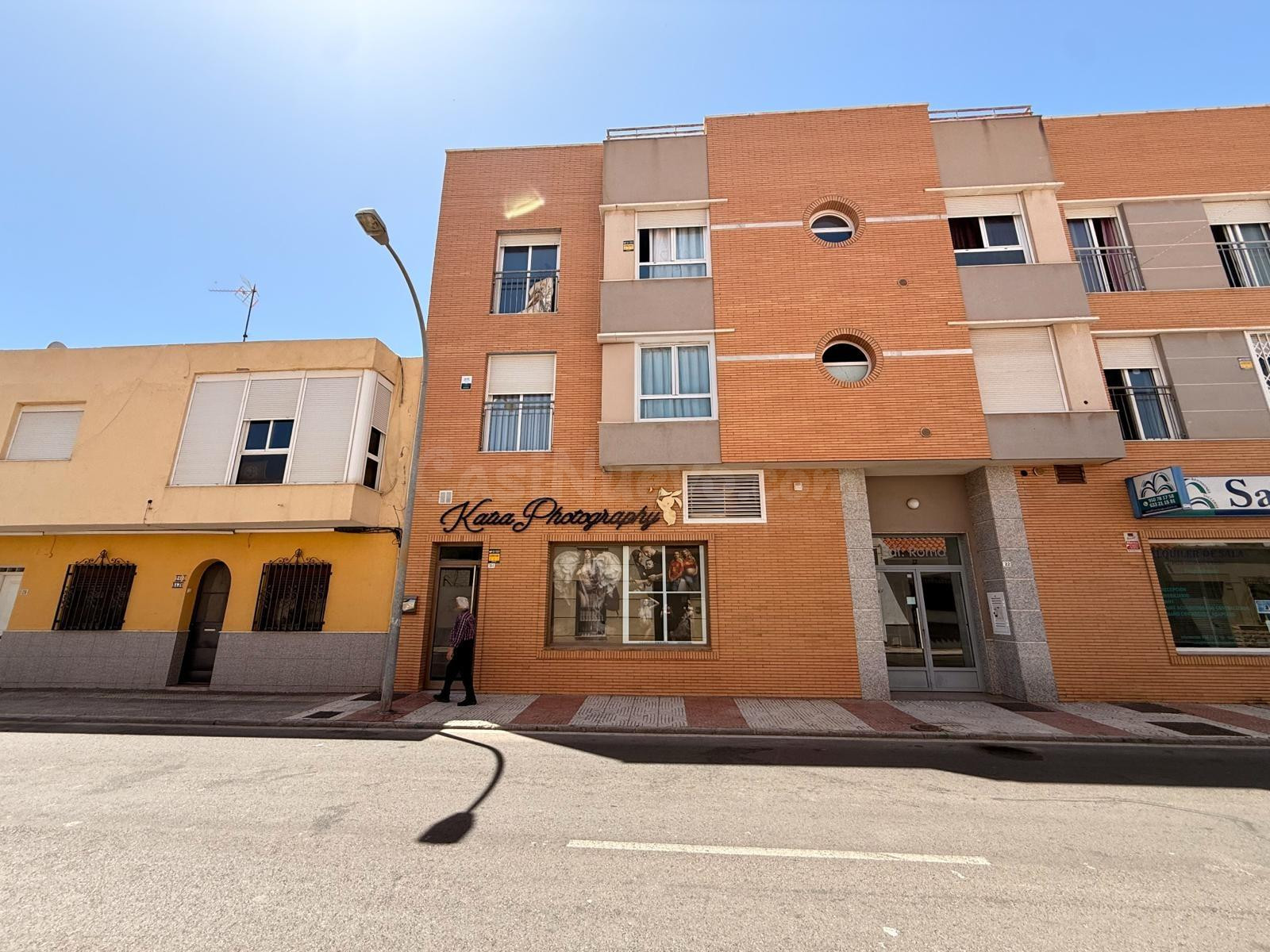 LOCAL COMERCIAL EN EL PARADOR TOTALMENTE REFORMADO - foto 2