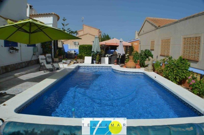MAGNIFICA VILLA, GRAN OPORTUNIDAD DE VIVIR EN UN CHALET INDE - foto 2