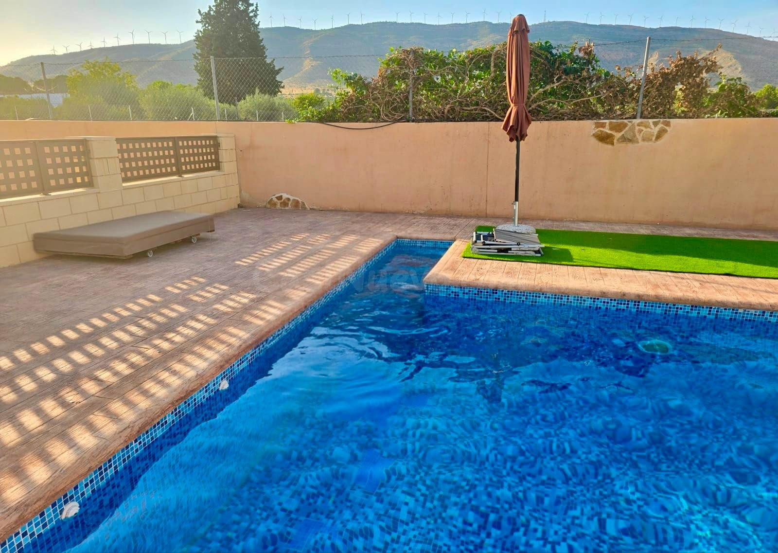 Exclusivo chalet moderno con piscina y casa de invitados - foto 3