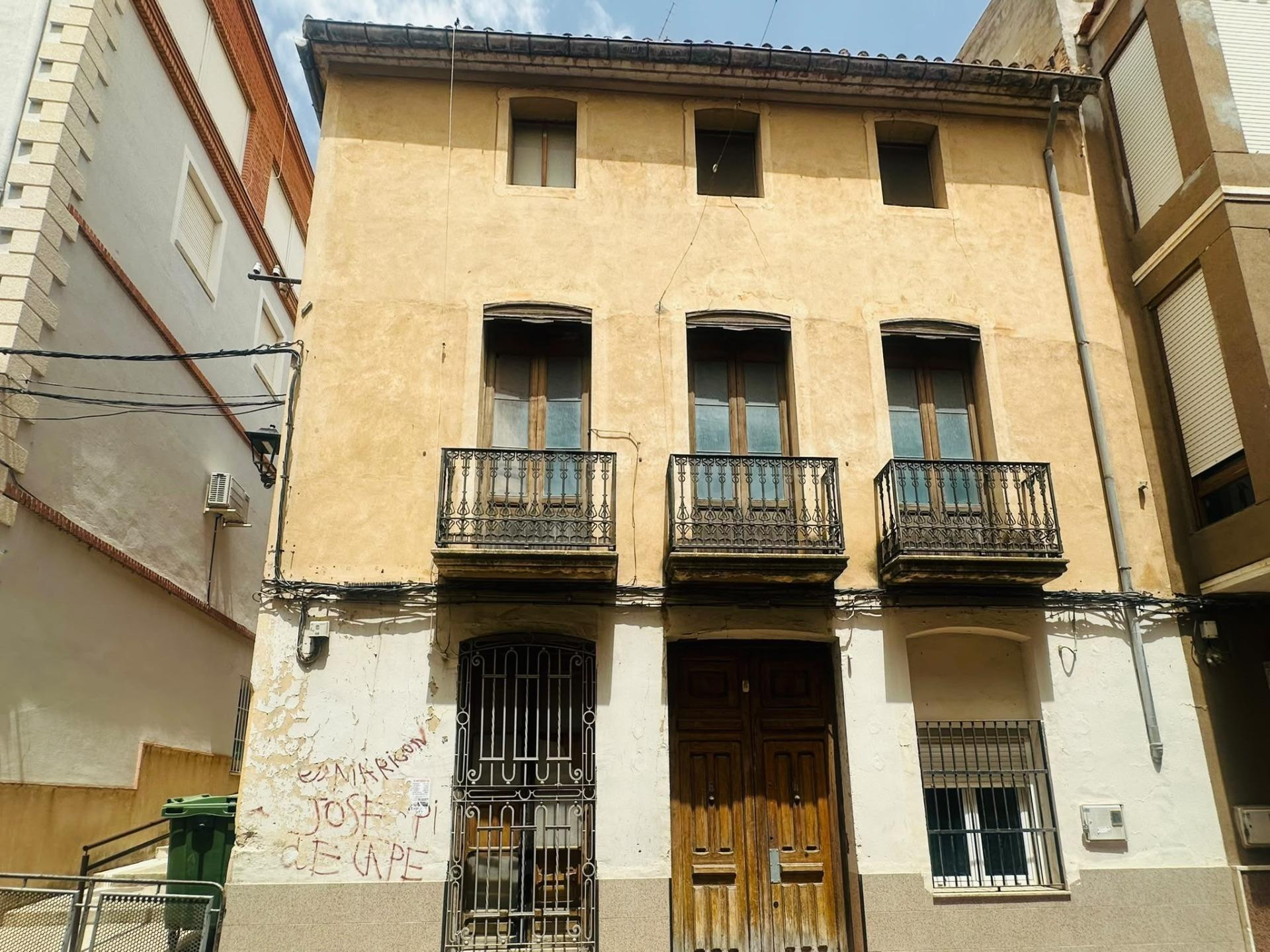 Casa señorial con enorme potencial en el centro de Caudete