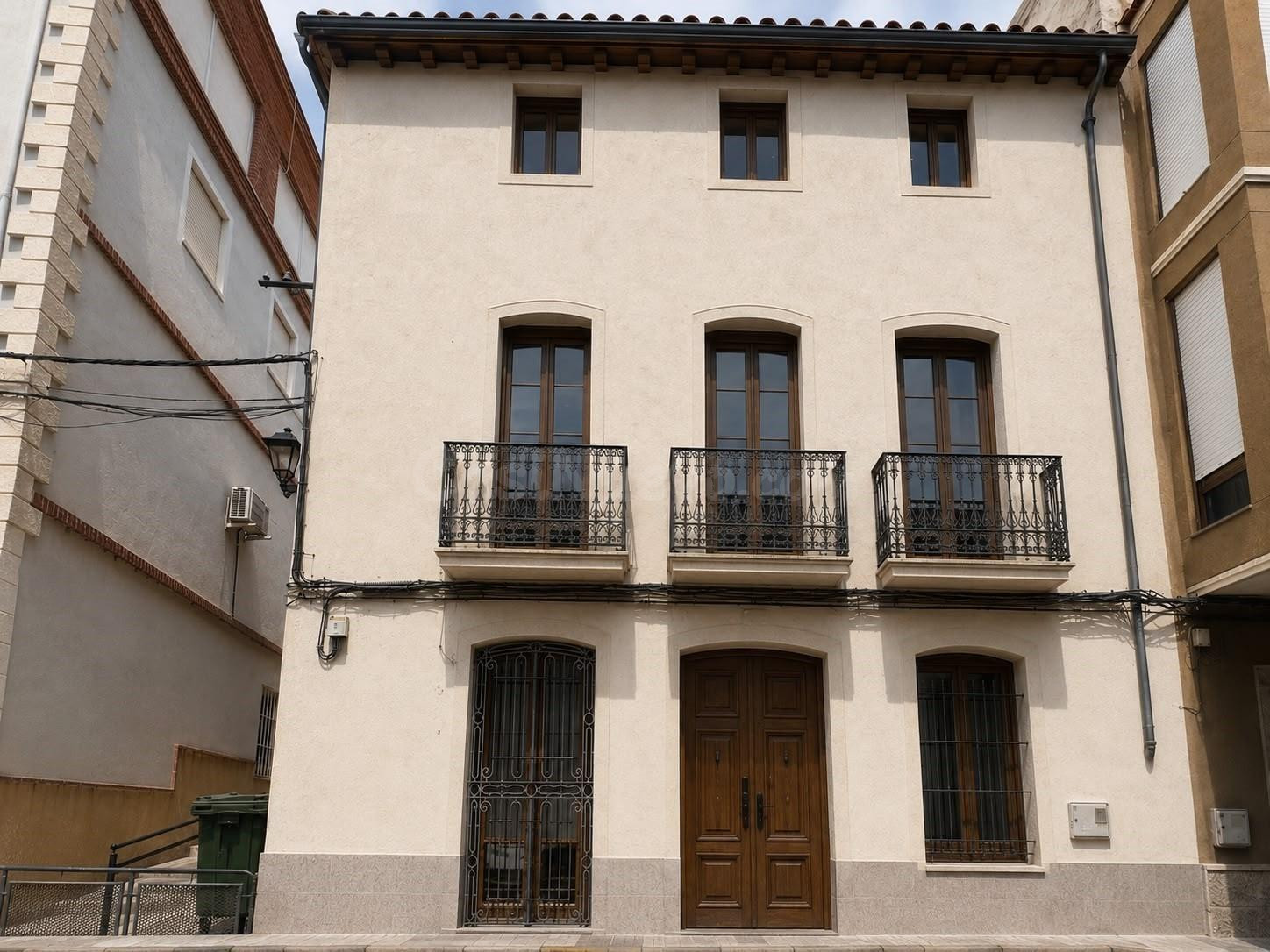 Casa señorial con enorme potencial en el centro de Caudete - foto 2