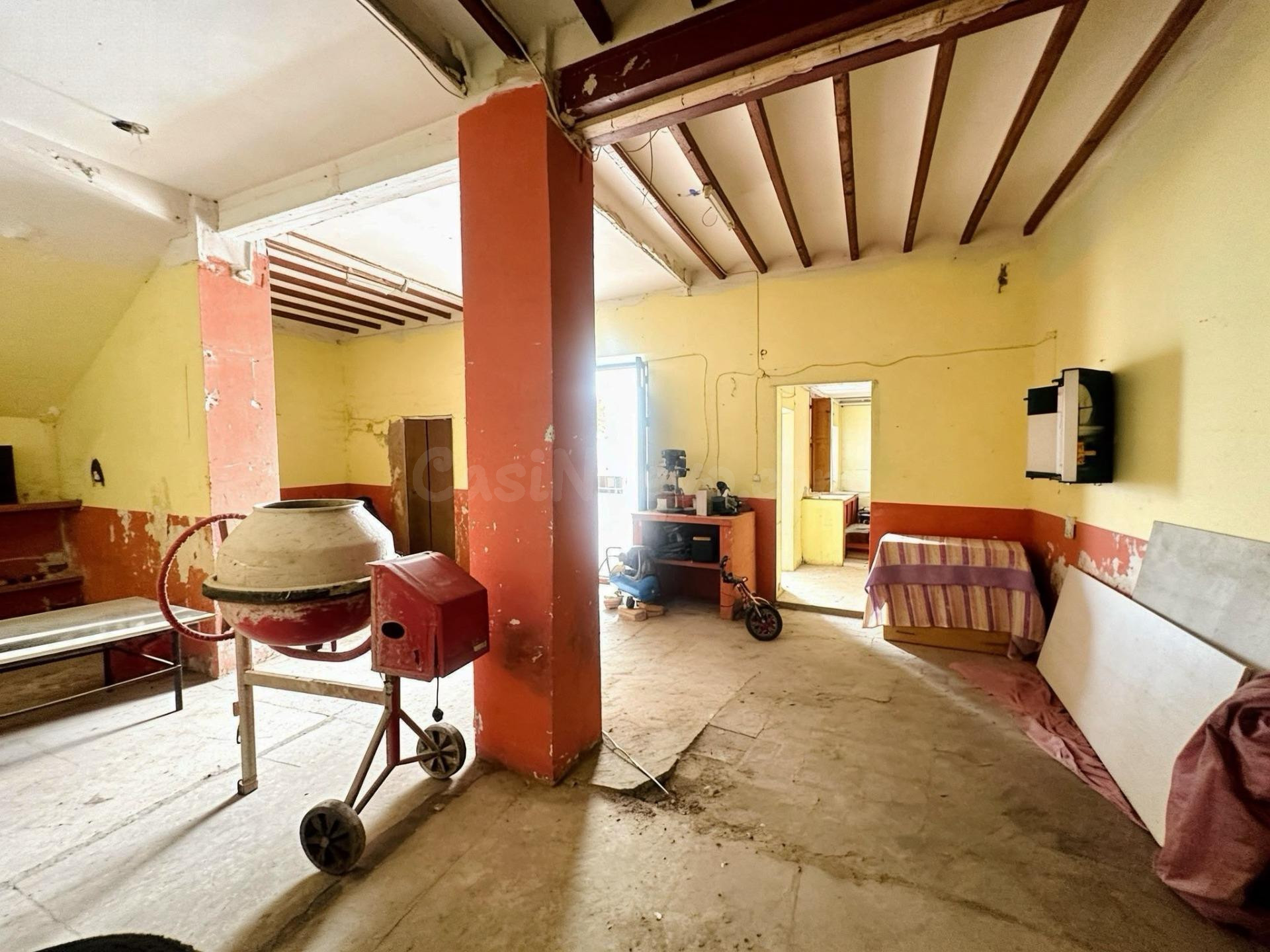 Casa señorial con enorme potencial en el centro de Caudete - foto 3