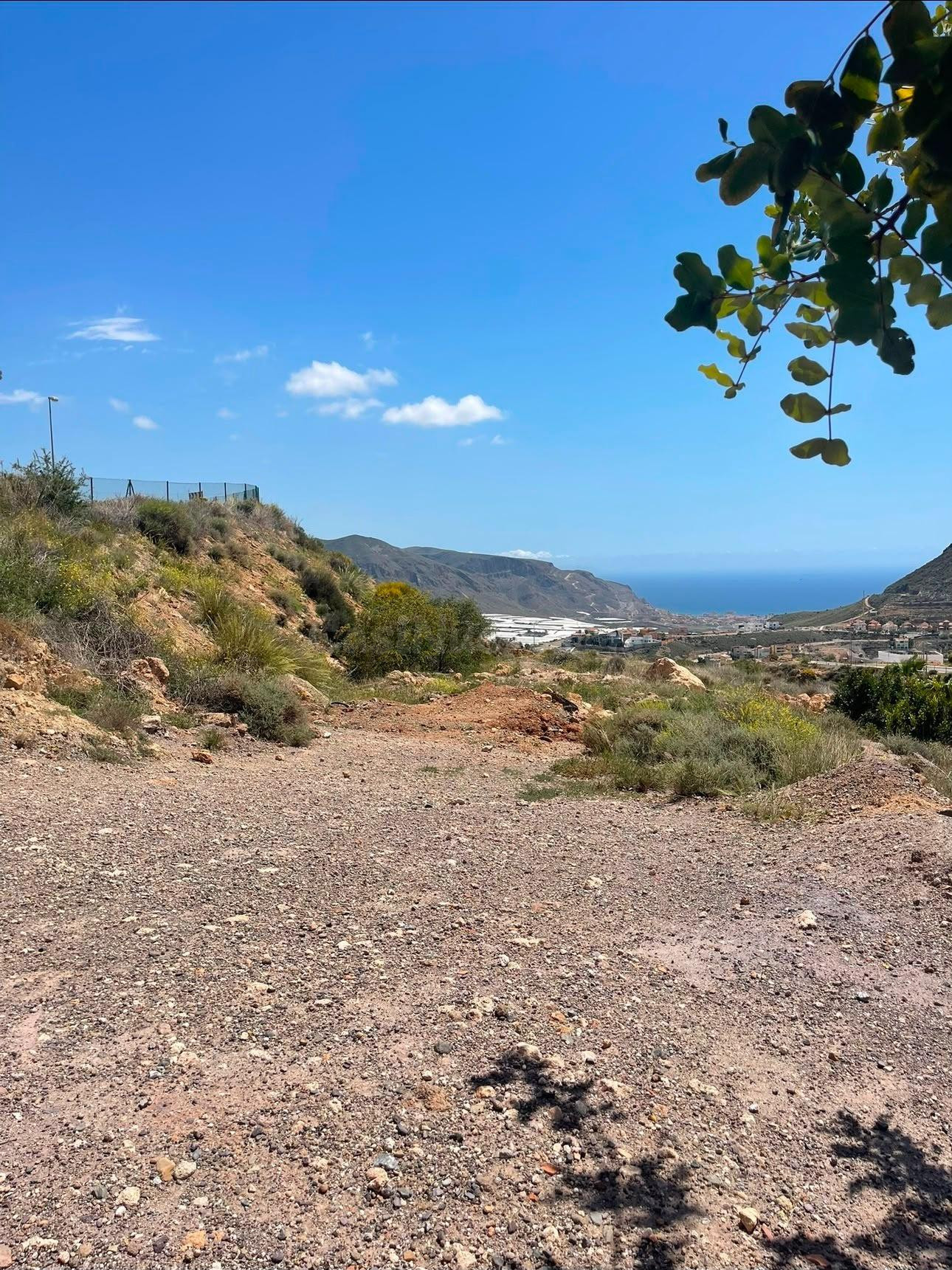 IMPRESIONANTE PARCELA CON VISTAS AL MAR CON PROYECTO Y PERMI - foto 3