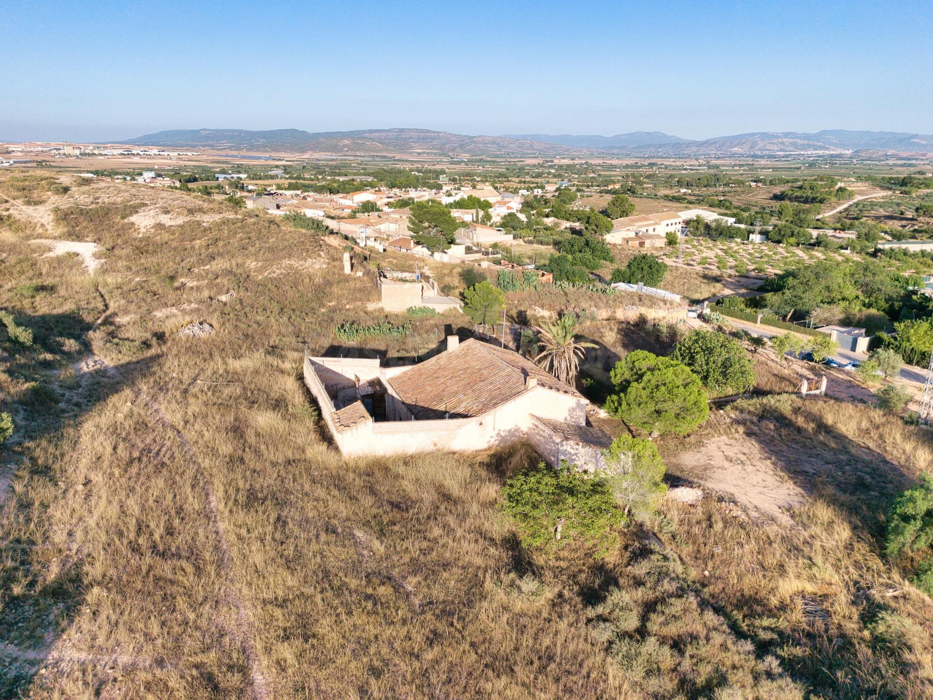 AMPLIA FINCA CON 427 M2 CONSTRUIDOS Y TODOS LOS SUMINISTROS - foto 5