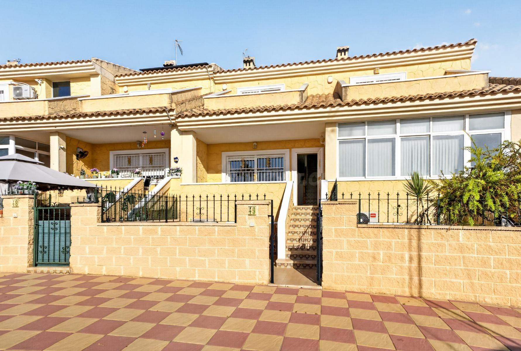 MARIBLANCA – PUNTA PRIMA | Adosado de 3 dormitorios, jardín 