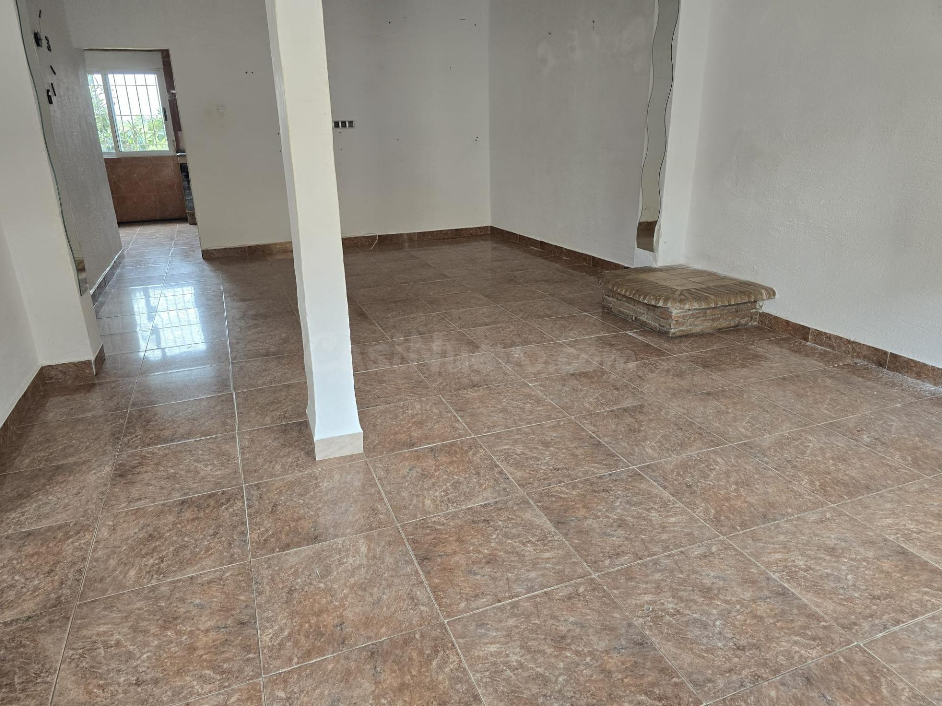 CASA ADOSADA CON AMPLIAS POSIBILIDADES EN ALMORADÍ - foto 4