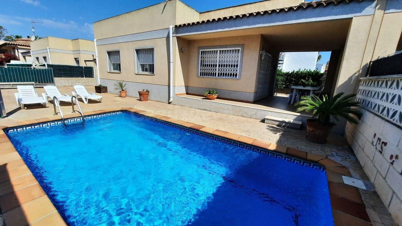 Chalet 95 m2 con 3 dormitorios, Urb. Riumar