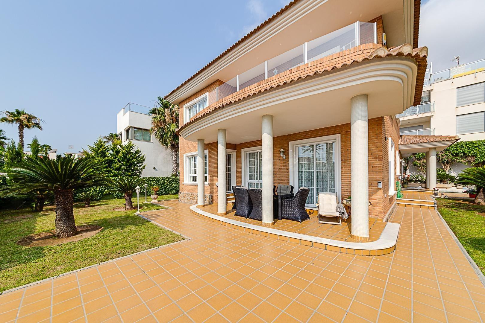 MAGNIFICA VILLA, UN VERDADERO LUJO TOTALMENTO EXCLUSIVO