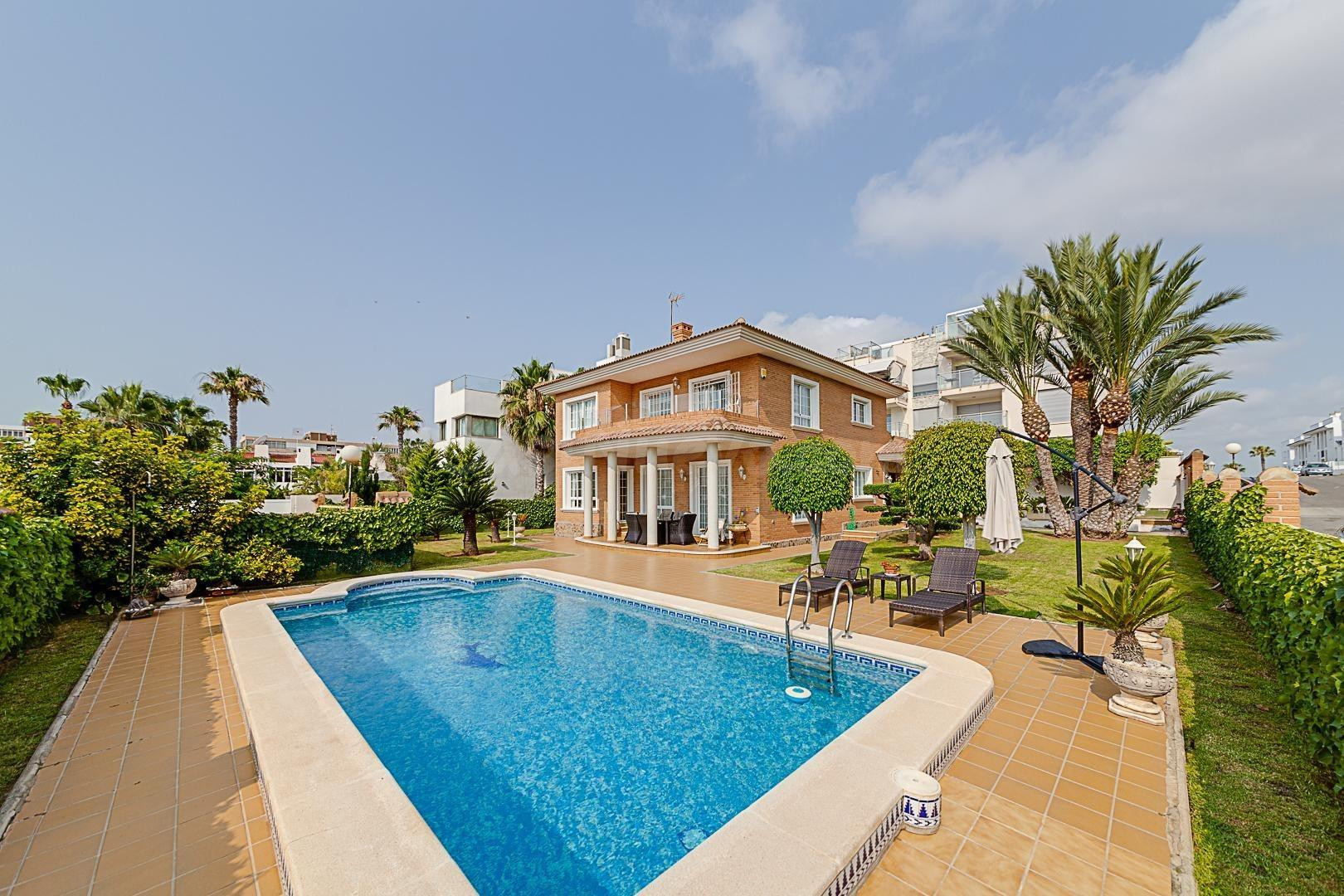 MAGNIFICA VILLA, UN VERDADERO LUJO TOTALMENTO EXCLUSIVO - foto 2