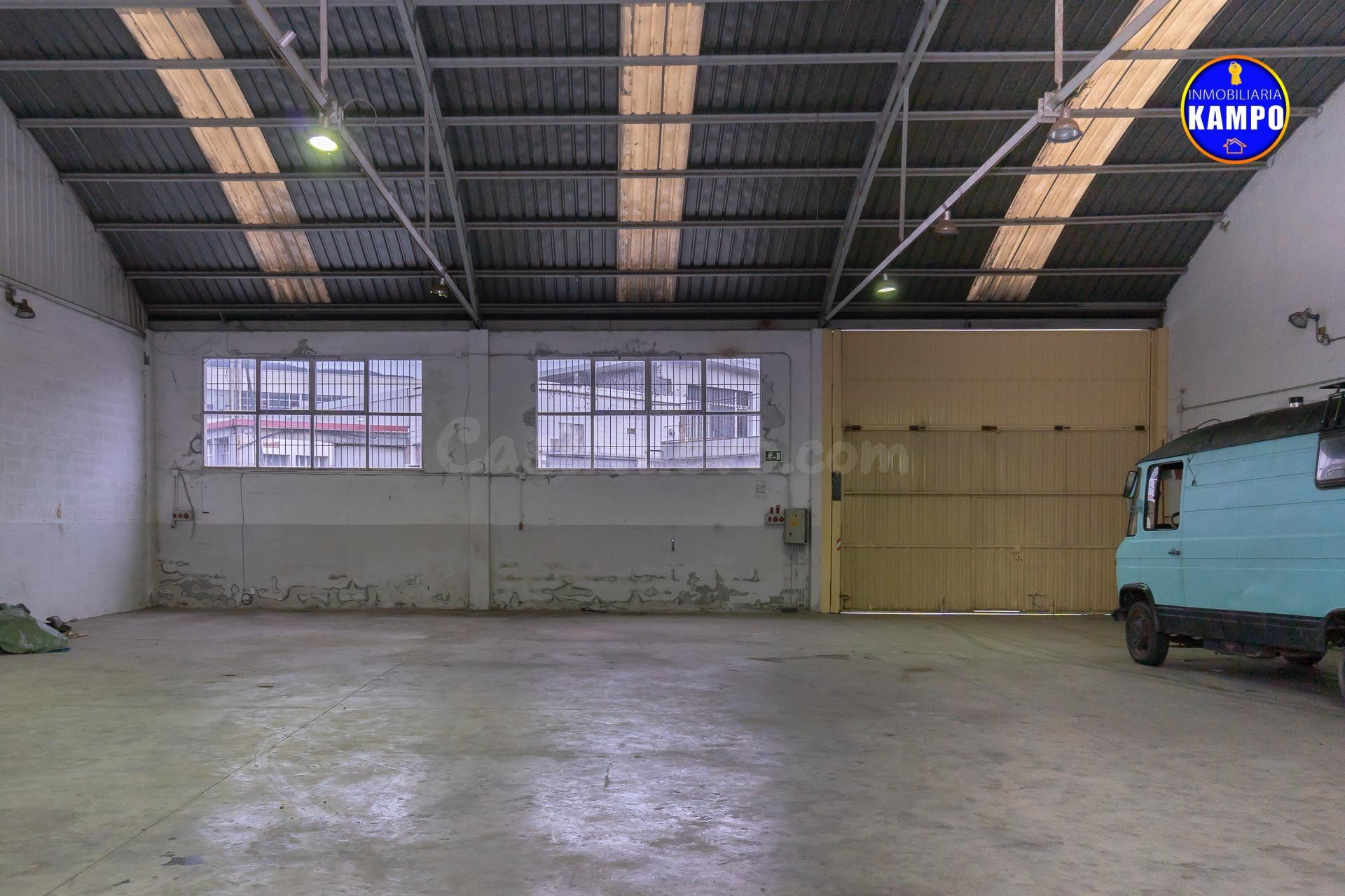 SE ALQUILA NAVE INDUSTRIAL EN IRUN (BºVENTAS) - foto 2