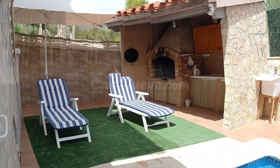 Chalet de 180 m2,  5 dormitorios, piscina, barbacoa. A 300 m - foto 4
