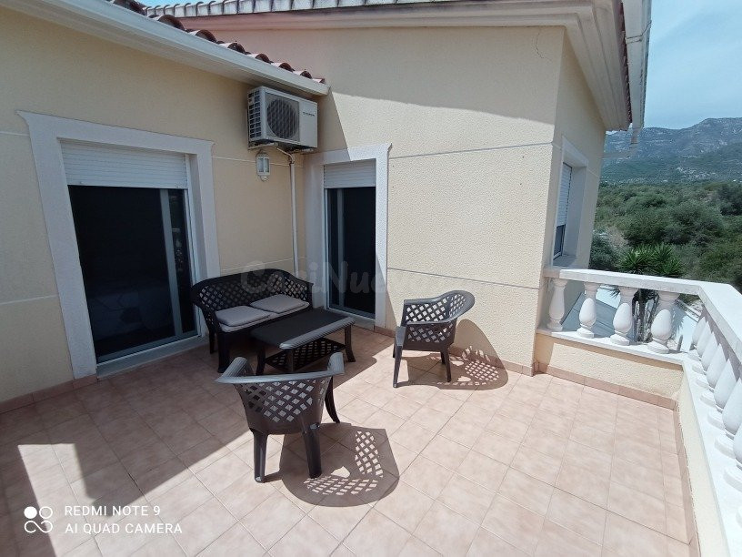 Chalet de 180 m2,  5 dormitorios, piscina, barbacoa. A 300 m - foto 5