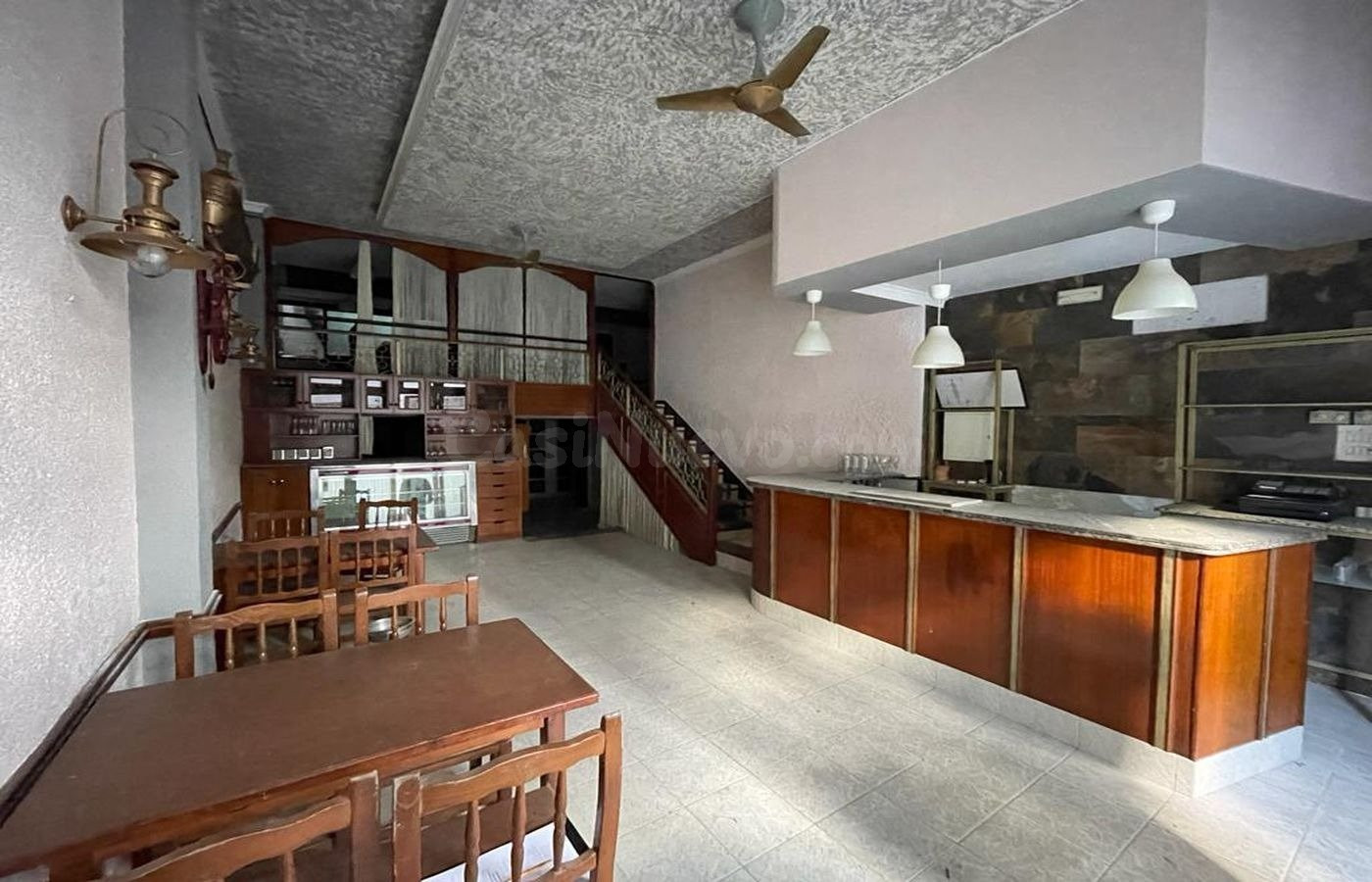 LOCAL, ALMACÉN O NEGOCIO, A VARIOS MINUTOS DEL CENTRO