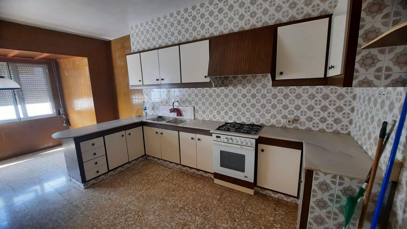 ¡Es un hogar perfecto para familias que buscan comodidad y f - foto 3