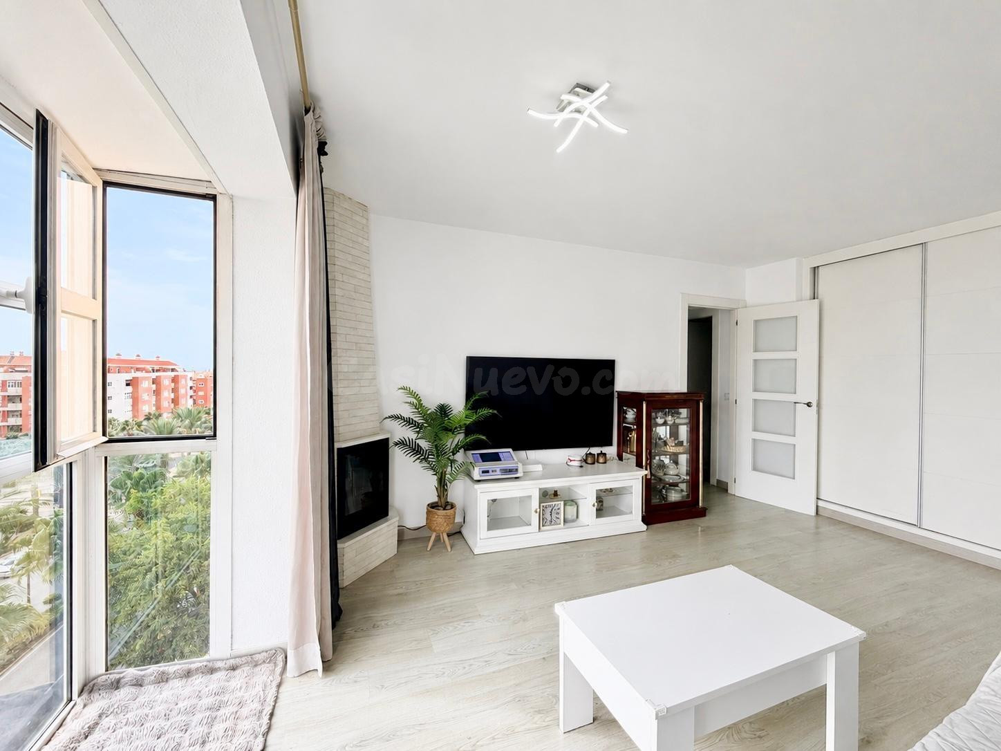 Acogedora y luminosa vivienda con vistas al mar