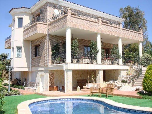 ESPECTACULAR VILLA, UN LUJO A SU ALCANCE, IDEAL PARA FAMILIA