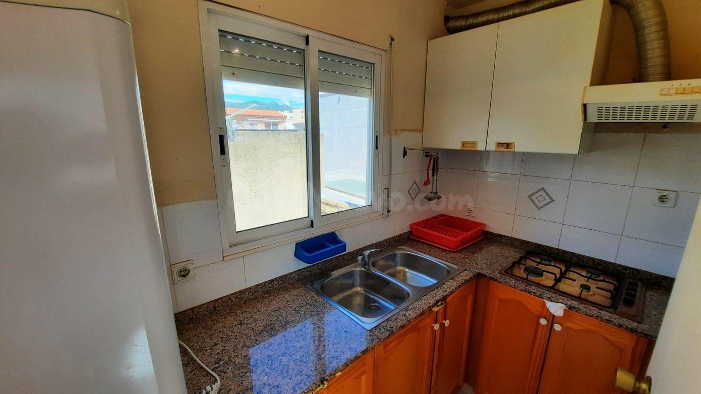¡Descubre tu nuevo hogar en el encantador Barrio de la Rápit - foto 3