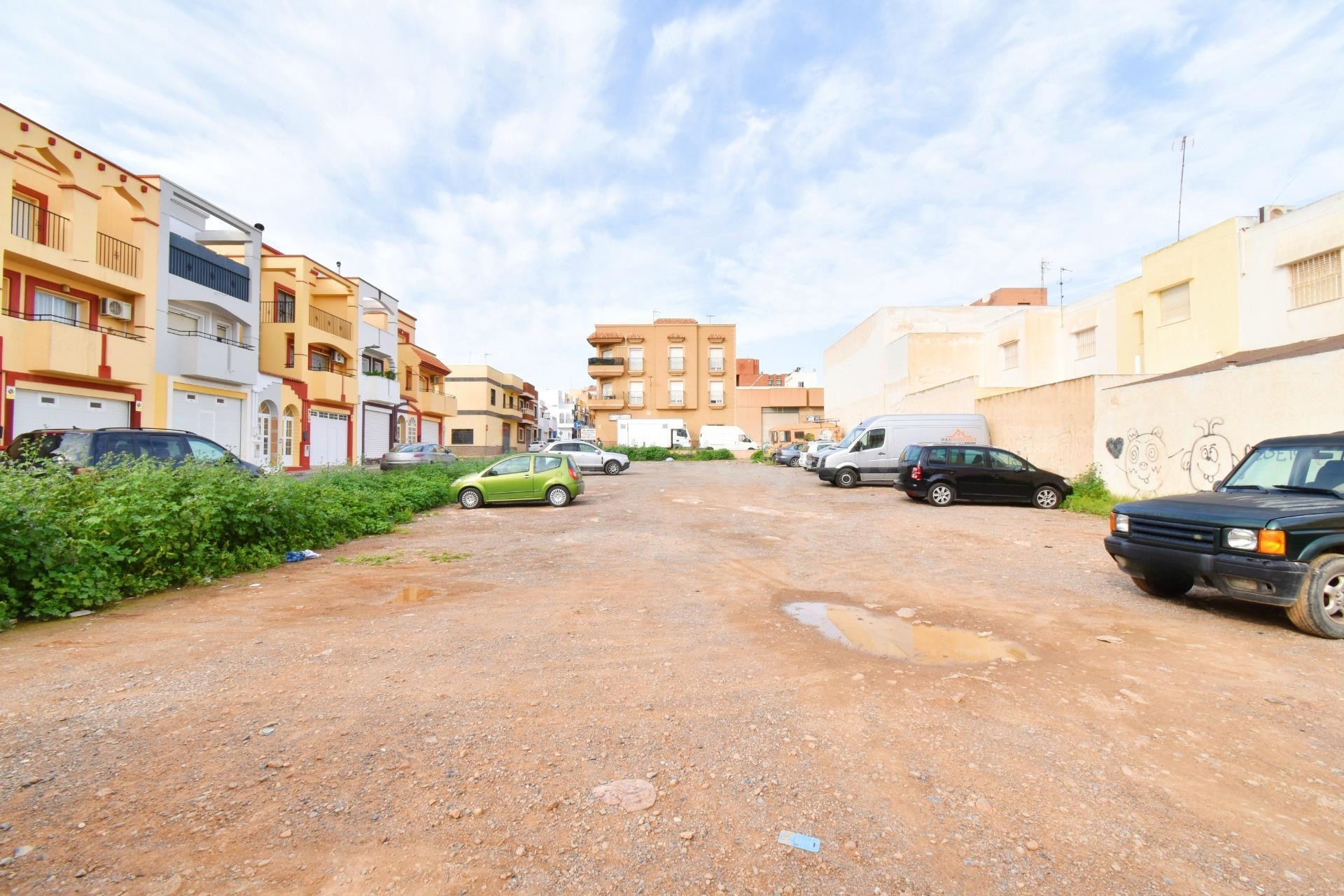 SE VENDE O ALQUILA SOLAR EN MUY BUENA ZONA DEL EJIDO