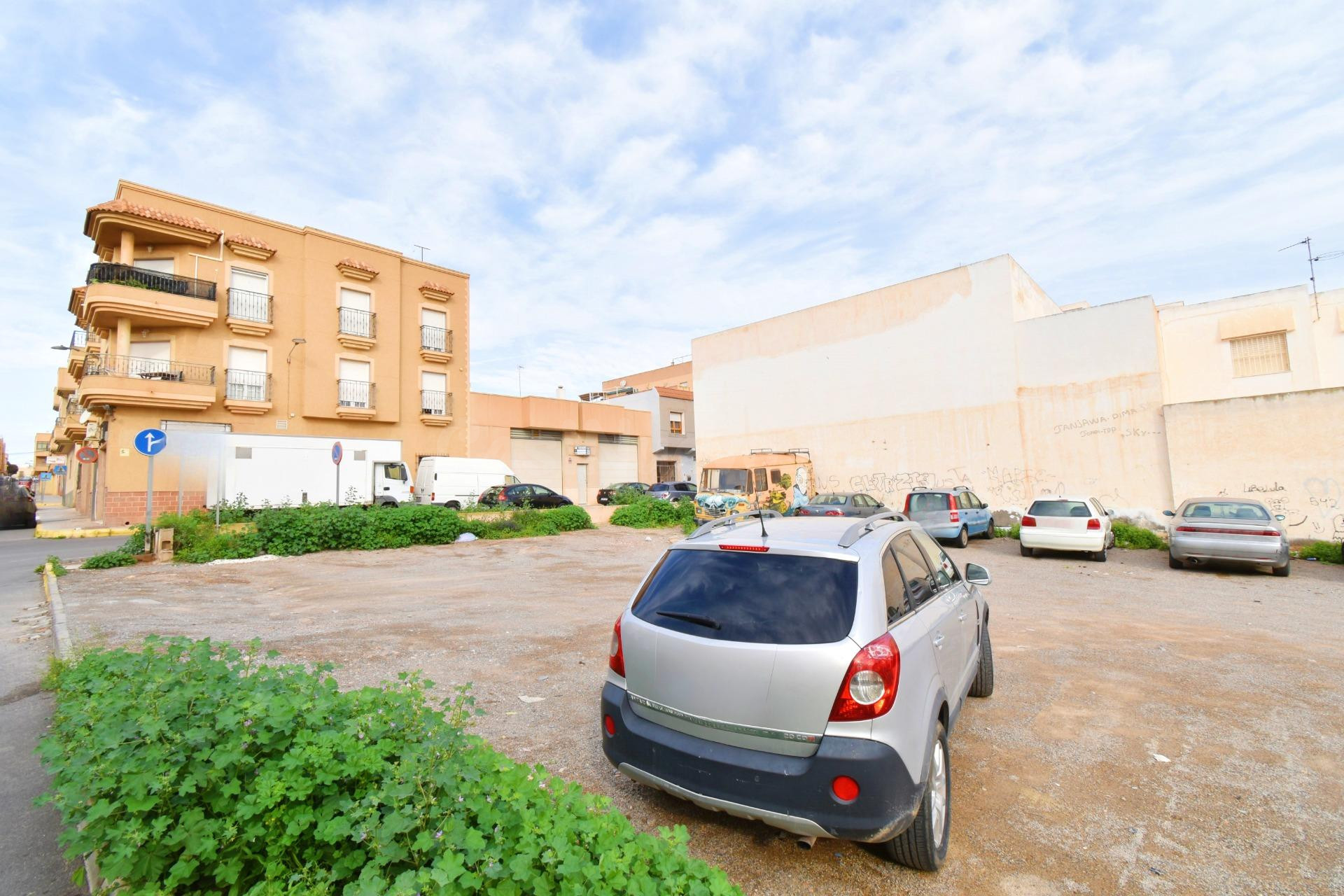 SE VENDE O ALQUILA SOLAR EN MUY BUENA ZONA DEL EJIDO - foto 2