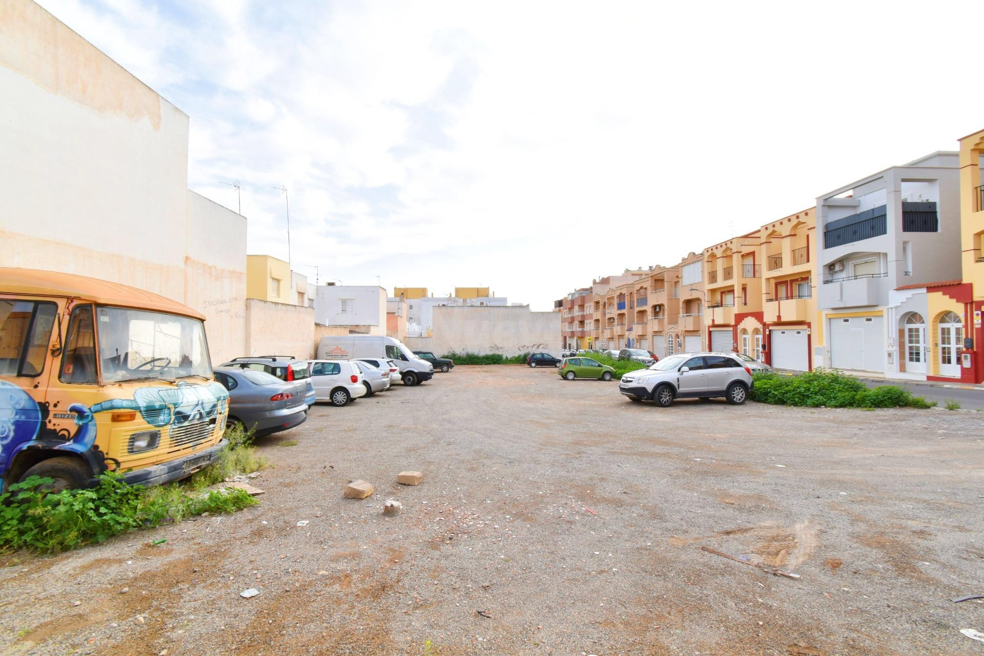 SE VENDE O ALQUILA SOLAR EN MUY BUENA ZONA DEL EJIDO - foto 5