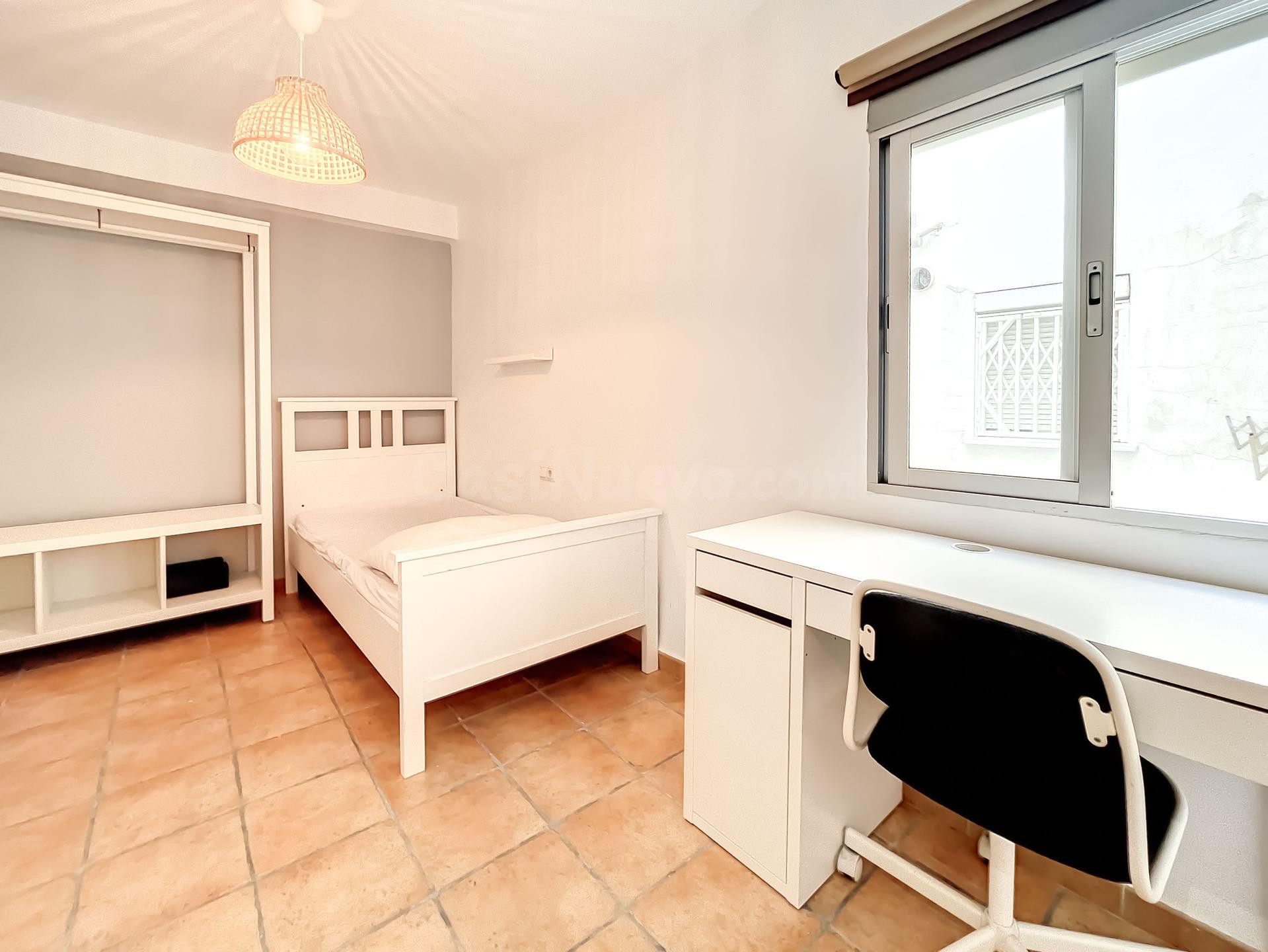 Habitación luminosa todo incluido en Benicalap, ideal para e