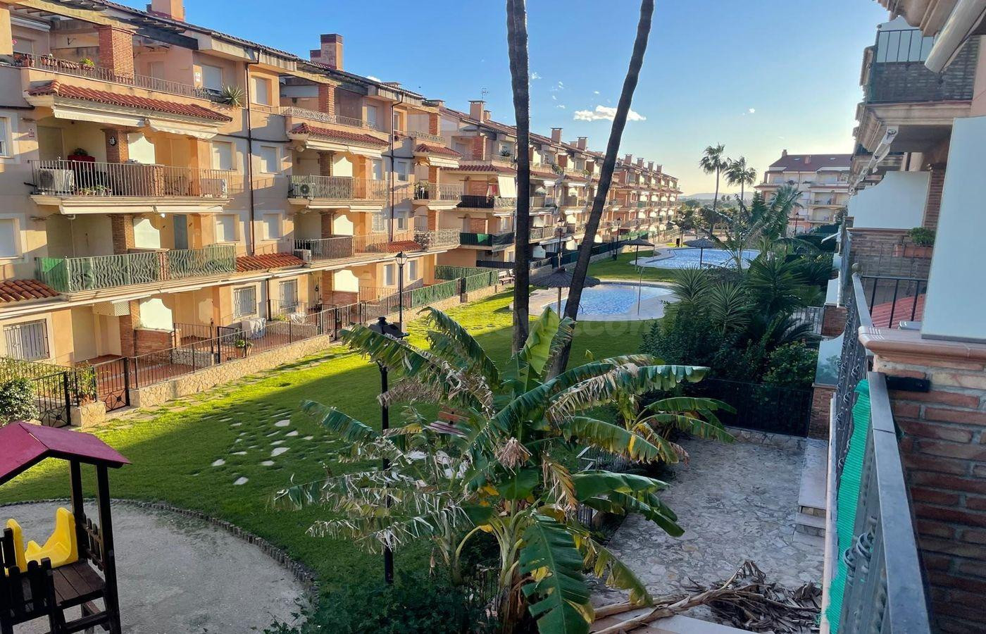 Bonito apartamento en una urbanización excelente
