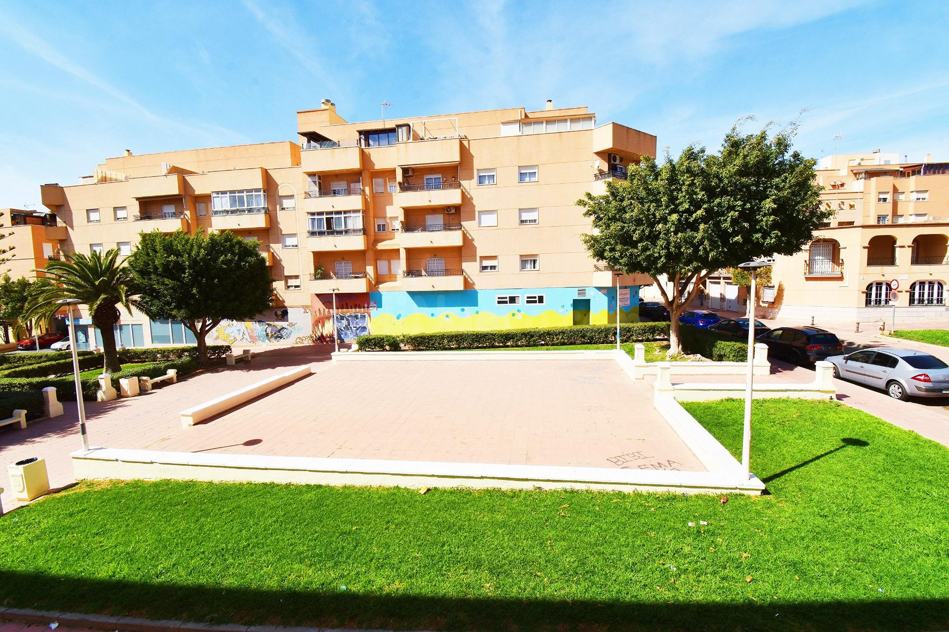 La mejor oportunidad de inversión !!! oficina con 1.164 metros + 3 locales + 2 trasteros + 8 plazas de garaje !!!!!