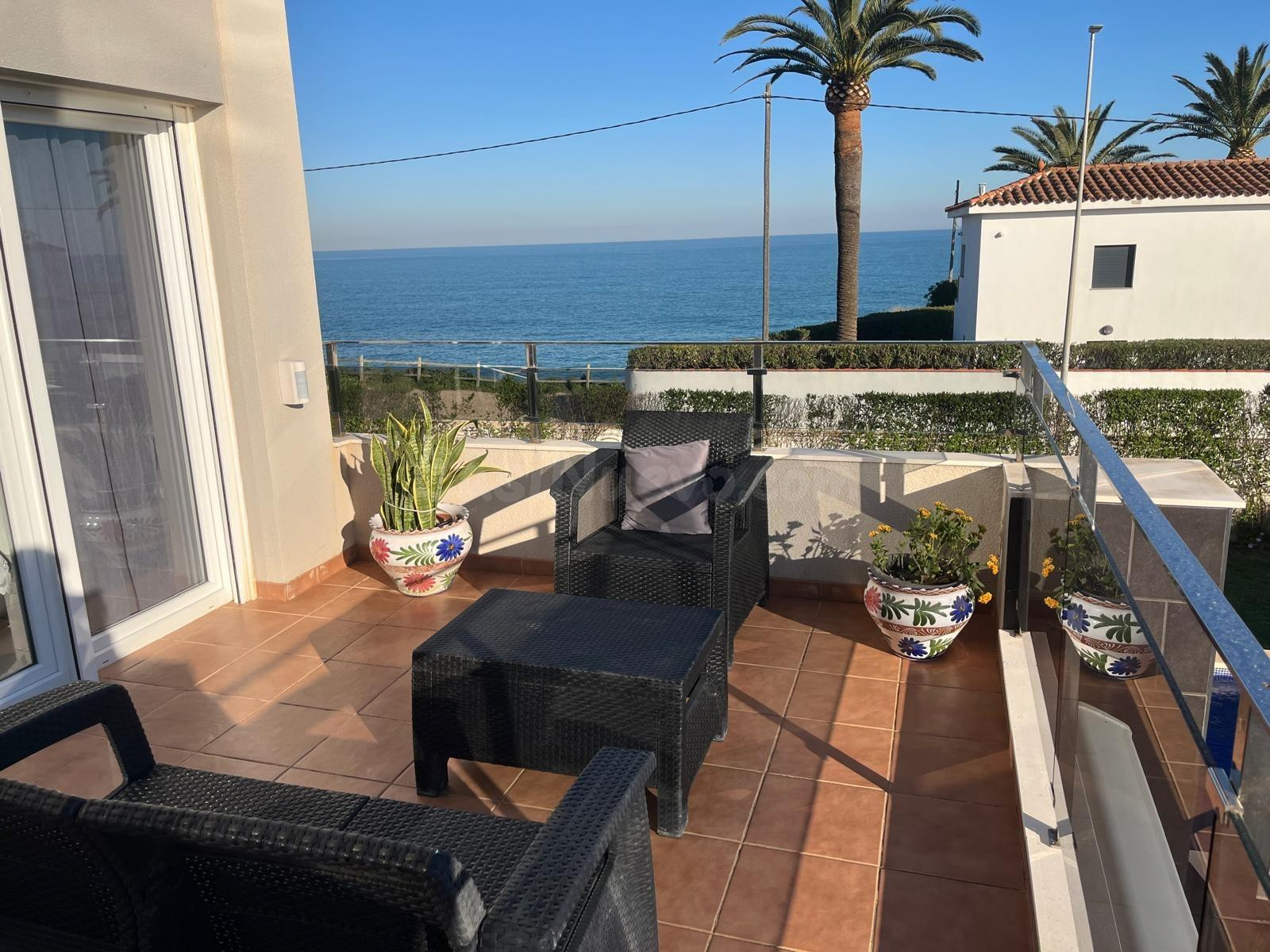 Chalet adosado en esquina con piscina y jardín privado frent - foto 2