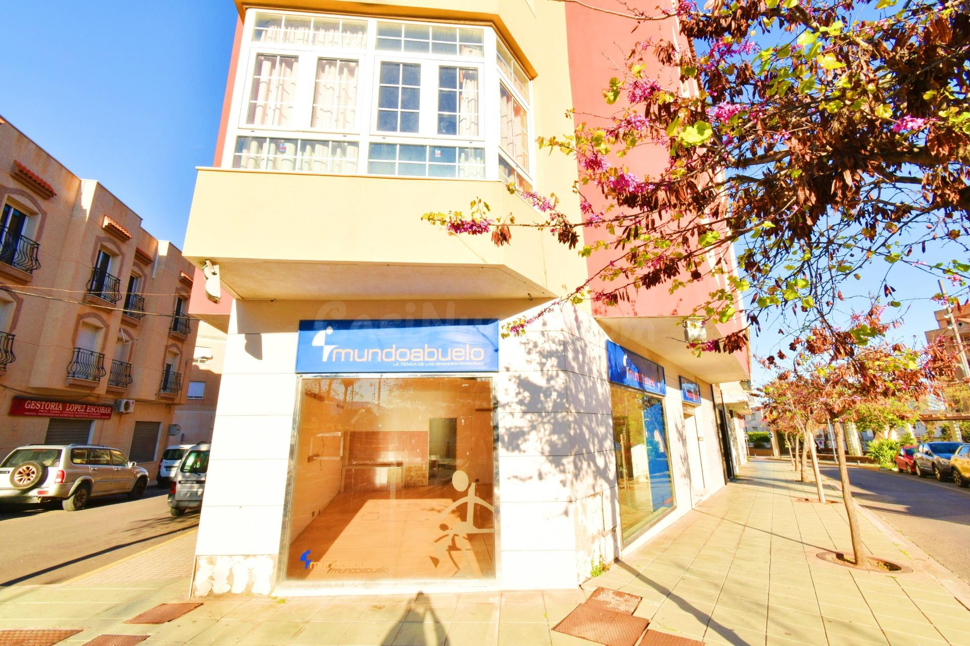 ¡Oportunidad única! Local comercial en venta con excelente v