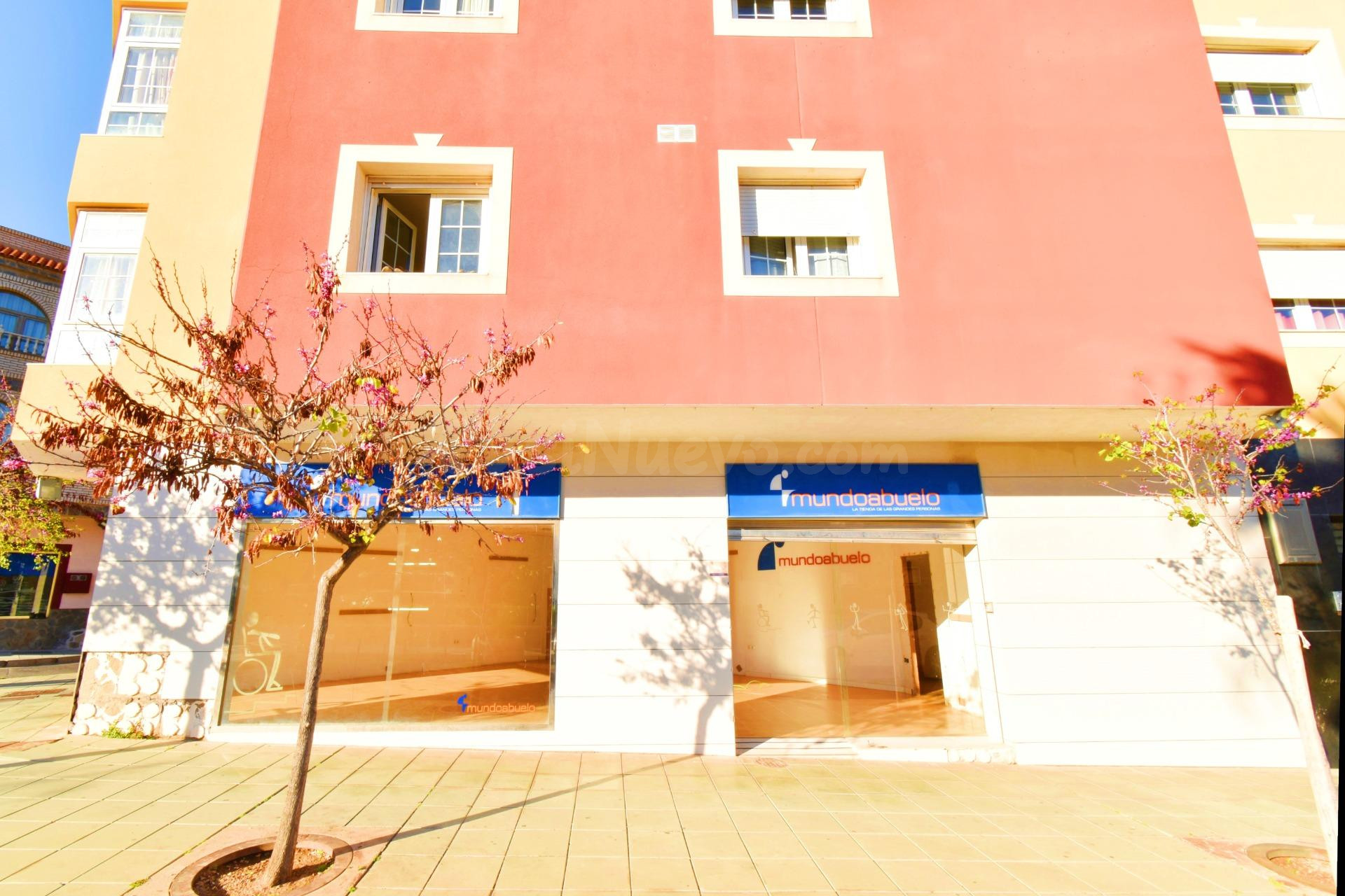 ¡Oportunidad única! Local comercial en venta con excelente v - foto 2