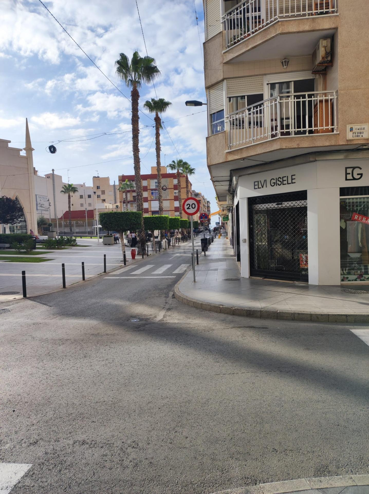 MAGNIFICA VIVIENDA EN EL CENTRO DE TORREVIEJA, IDEAL PARA FA - foto 2