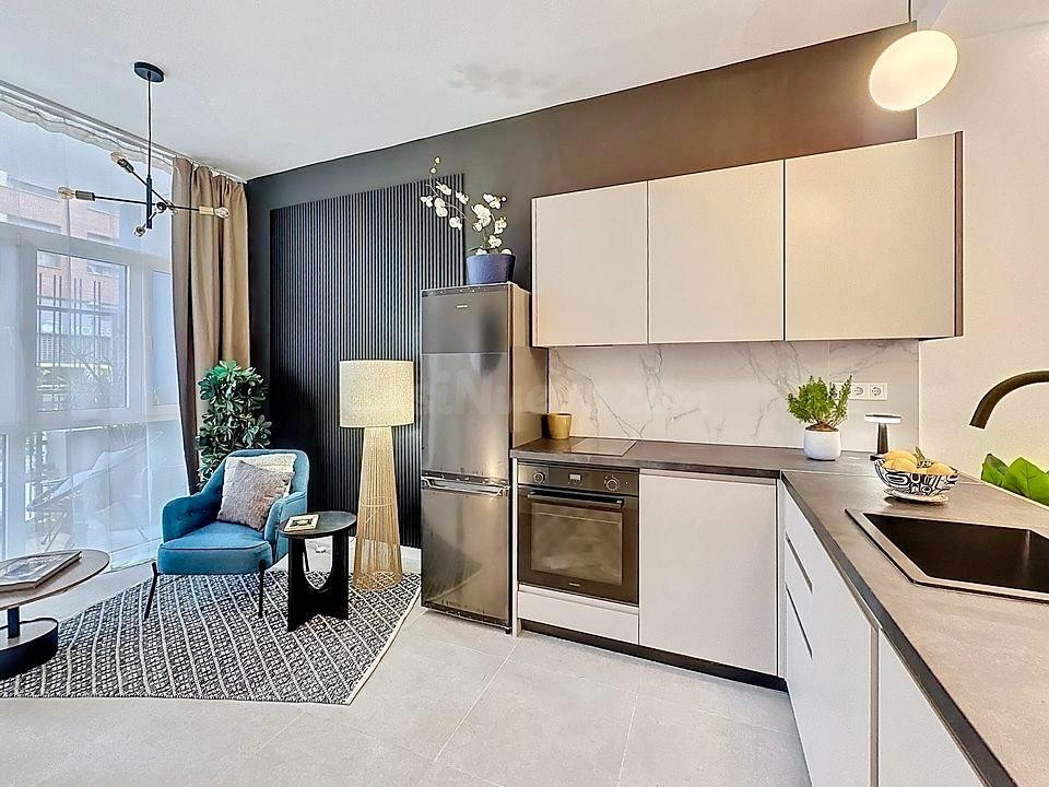 Promoción de 5 viviendas reformadas tipo loft en Nou Moles
