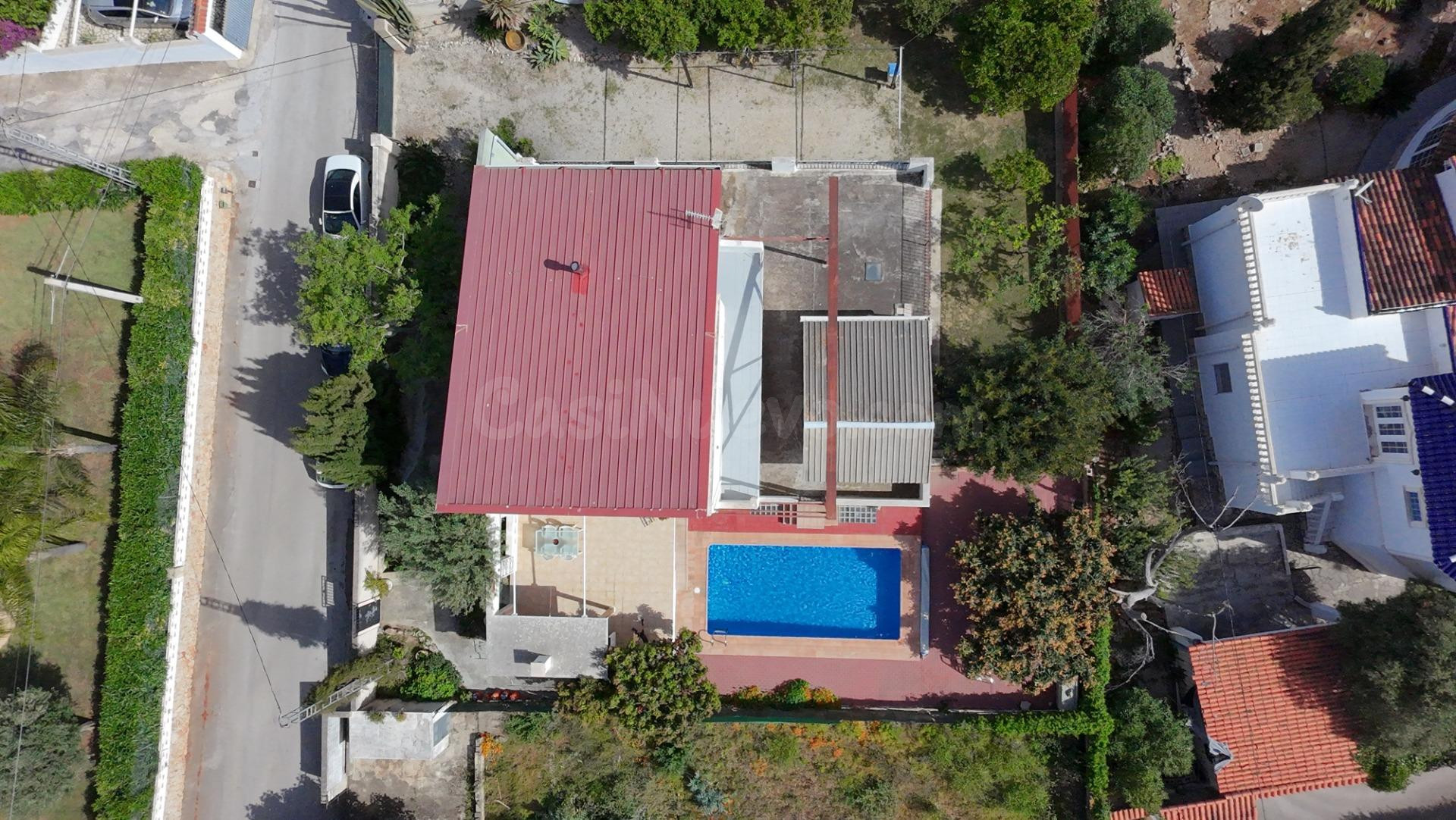 Chalet independiente con vistas abiertas, piscina y gran pot
